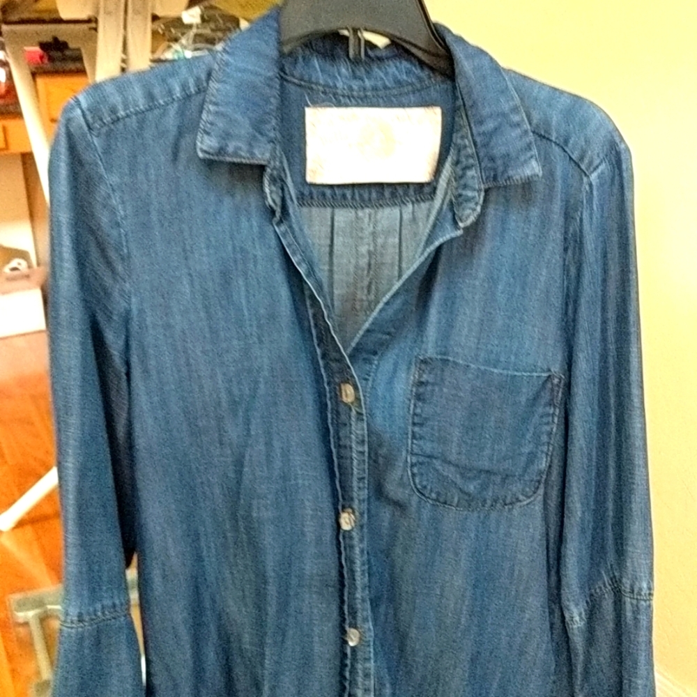 Soft comfy shirt from bella dahl size xs made in USA